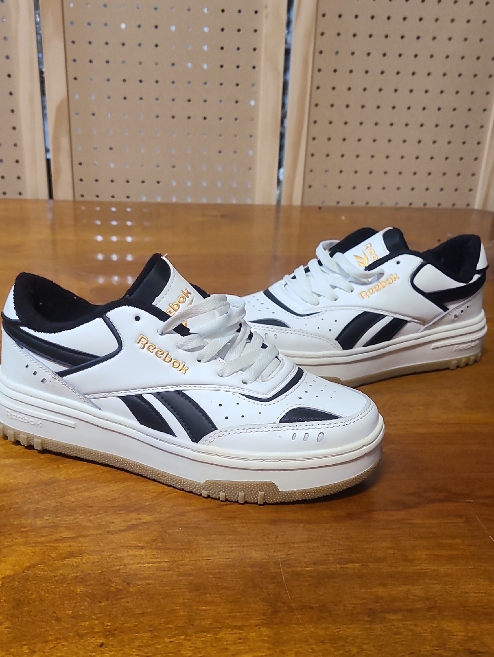 Reebok White Black Gold Women's Low-Top Sneakers